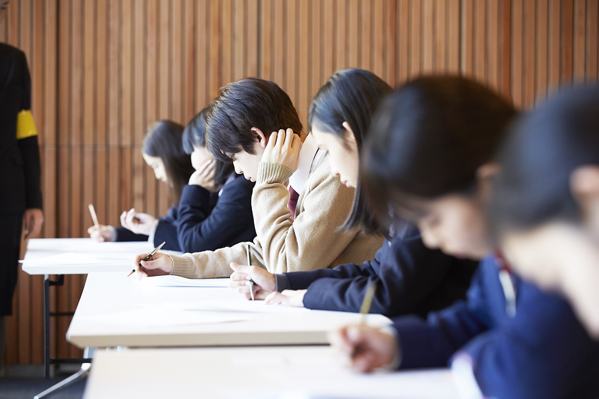 図書室の少女たち